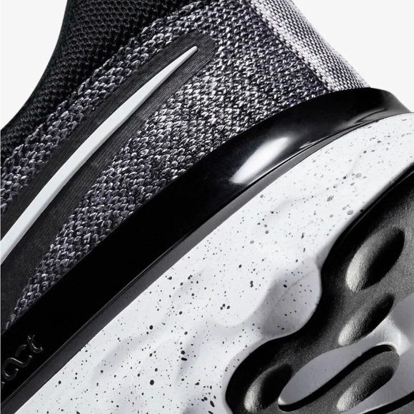 Nike React Infinity Run Flyknit 2 White Black Oreo Mens Running Shoes CT2357-101 - Picture 6 of 7